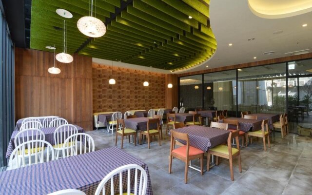 Grand Crystal Hotel