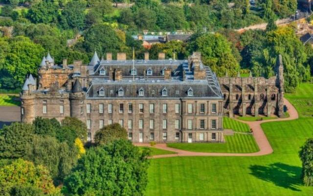 ALTIDO Spacious 3BR Mews House behind Calton Hill