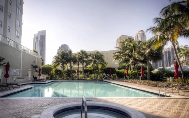 Marina Bay Club
