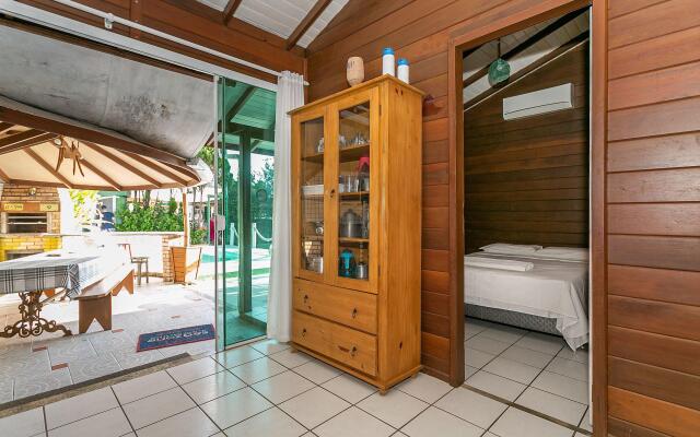 Casa c/ área verde e perto da praia LDS173