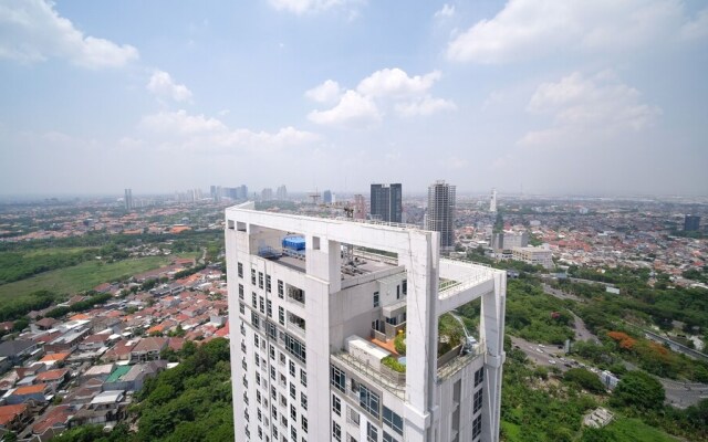 Homey 3Br With Private Lift At Grand Sungkono Lagoon Apartment