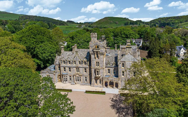 The Lucy Suite Stone Cross Mansion