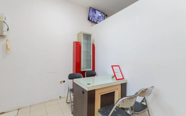 RedDoorz near Pasar Lama Serang