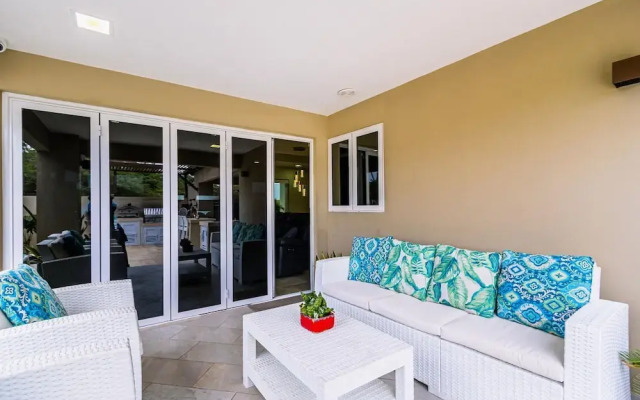 Luxury New 5 Location Pool Outdoor Kitchen