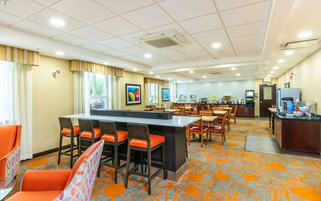 Comfort Inn & Suites