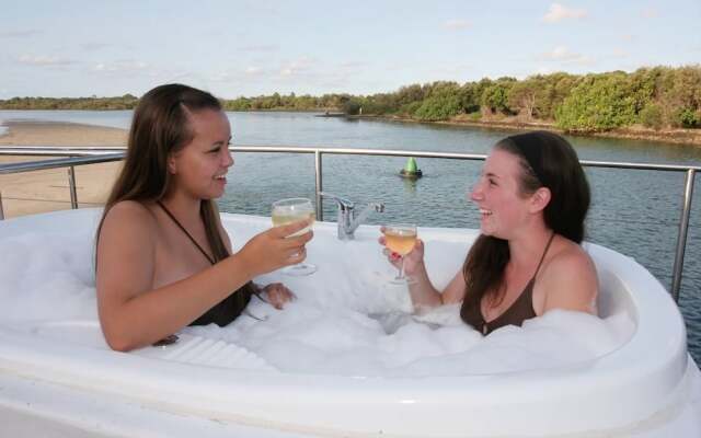 Boyds Bay Houseboat Holidays