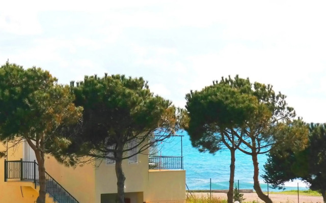 Romanos Beach Villas
