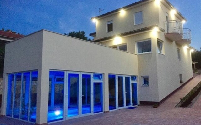 Three-Bedroom Holiday home with Sea View in Klimno