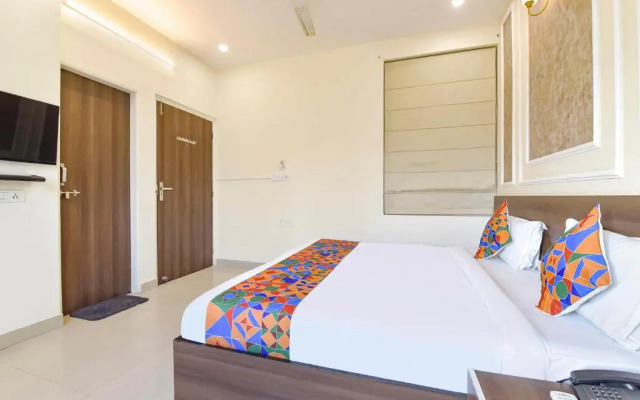 OYO 9571 Hotel Aditya Residency