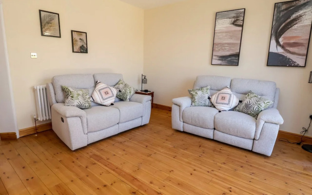 3 Rhyd Drive