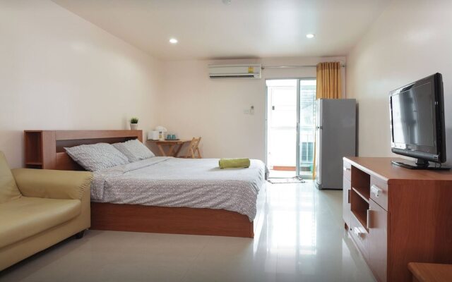 Comfy Room Near Bts Bangna, Free Wifi, Netflix, Pool, Gym