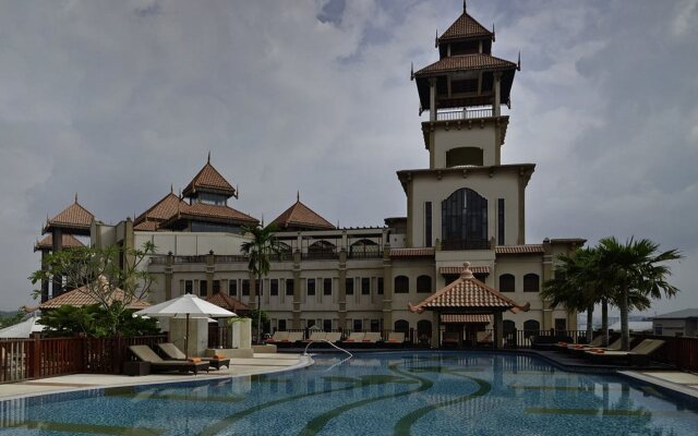 DoubleTree by Hilton Putrajaya Lakeside