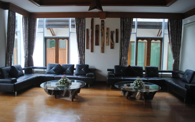 Myitkyina Plam Spring Resort Hotel