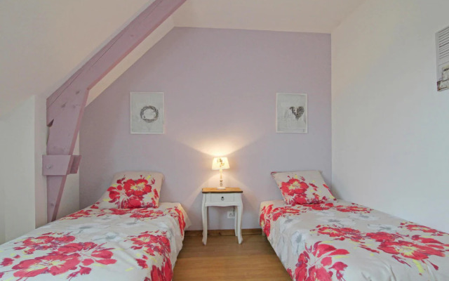 Semi Detached House, Bacilly