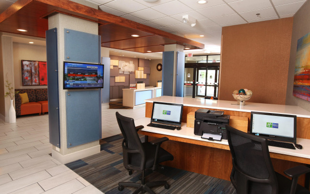 Holiday Inn Express & Suites Omaha South - Ralston Arena by IHG