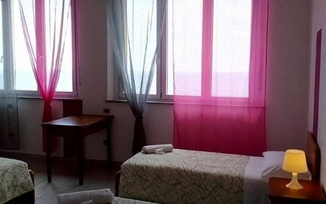 Perla del Levante Hostel