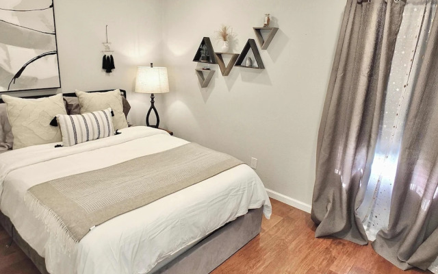 Bellflower Breeze Charming 3 BDR in Long Beach!