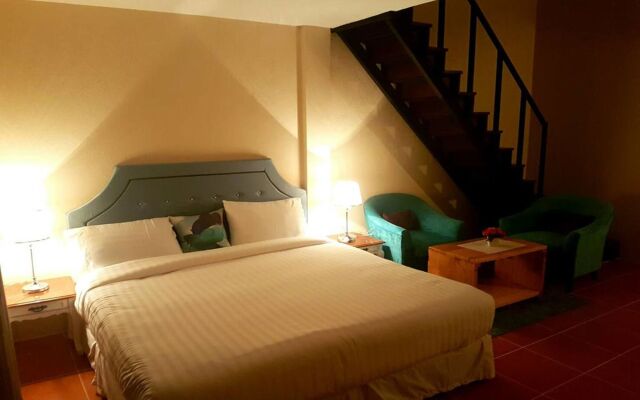 Palazzo Pavone Gallery & Resort