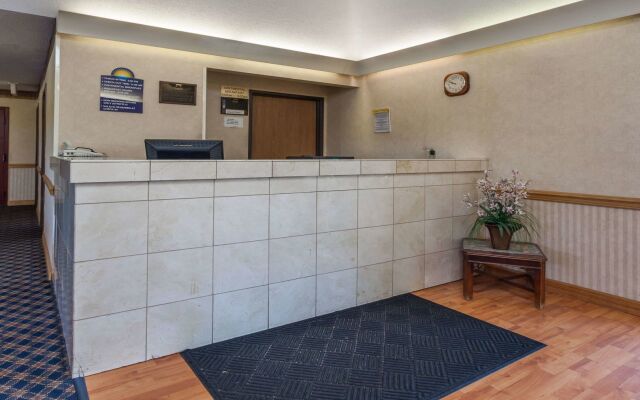 American Inn and Suites Dundee