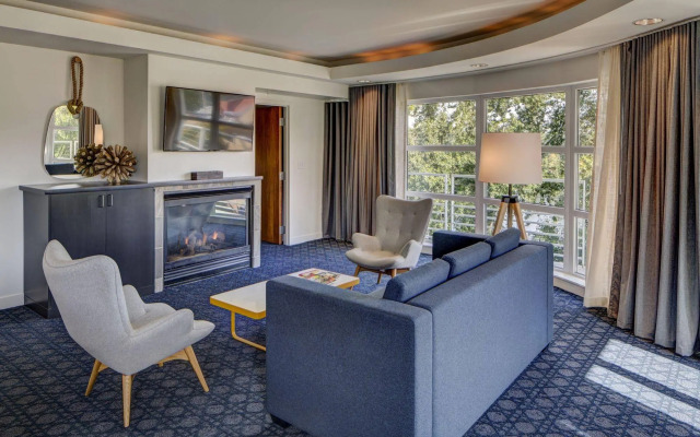 River's Edge Hotel Portland, Tapestry Collection by Hilton