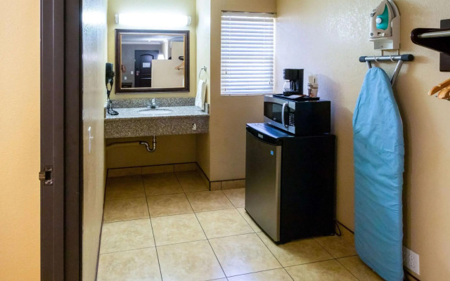 Econo Lodge Inn & Suites Fallbrook Downtown