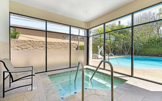 Best Western Plus Newport Mesa Inn