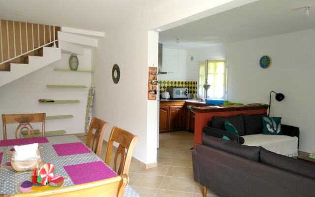 House with 2 Bedrooms in Hell-Bourg, with Wonderful Mountain View, Enclosed Garden And Wifi - 89 Km From the Beach