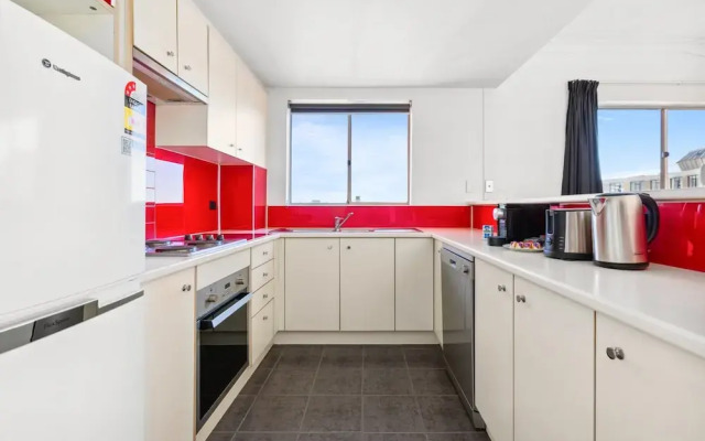 Spacious Inner-west 2-bed With Alfresco Dining