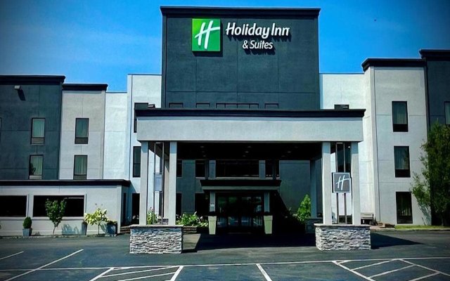 Holiday Inn & Suites Syracuse Airport - Liverpool, an IHG Hotel