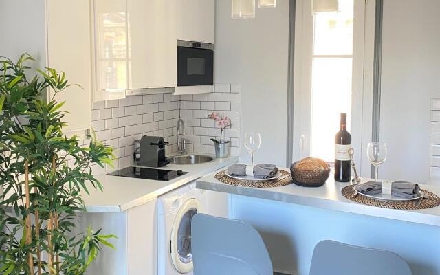 827 - Champ de Mars - Appartement parisien