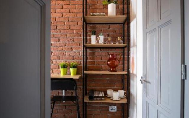 Old Town Courtyard Apartment with private parking