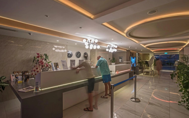 Vassos Nissi Plage Hotel & Spa