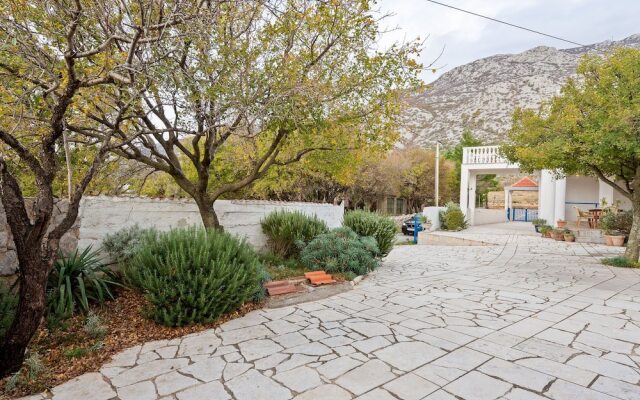 Comfortable Apartment With Large Covered Terrace