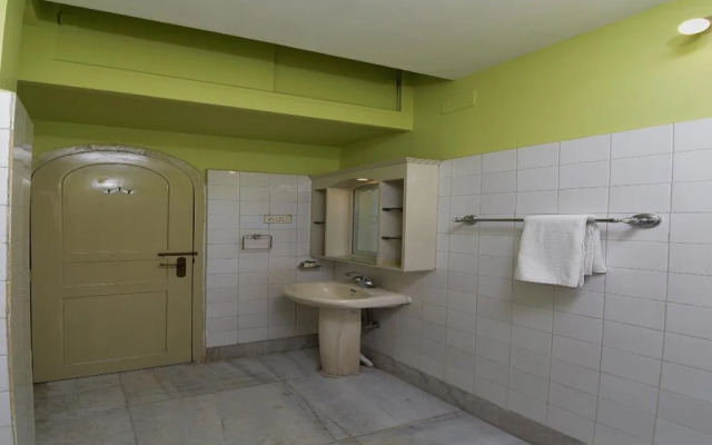 Oyo 14371 Treetops Guest House