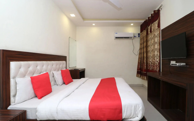 OYO 28646 Hotel Golden Heart