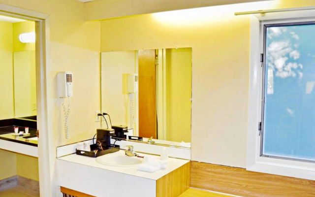 Flagship Inn And Suites