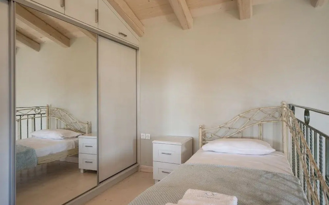 Luxury Villa Irida