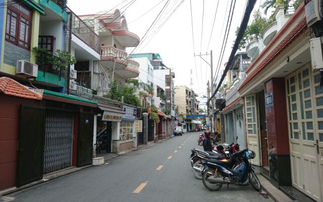 Modern SaiGon Hotel 2