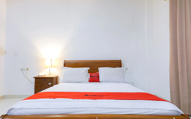 RedDoorz @ Avros Guest House Medan