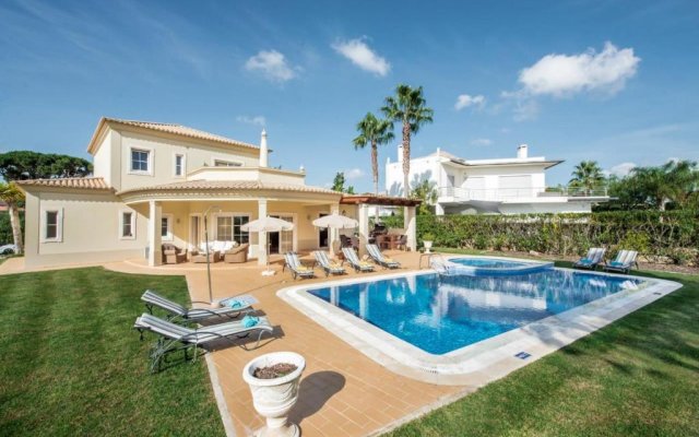 Villa Palm Golfe, fantastic house on Vila Sol course, kids pool, aircon