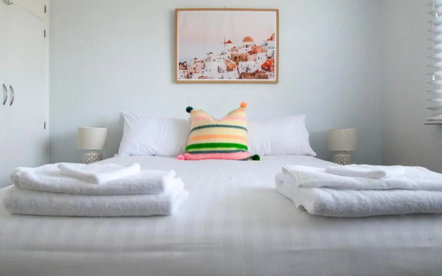 2 By The Beach, Sunny stylish beach side unit
