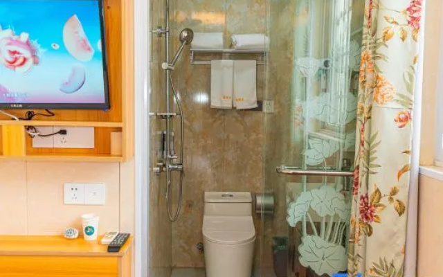 YiBaiLiangPin Hotel (Dingbian Road Metro Station Branch) – Bathroom – Shanghai