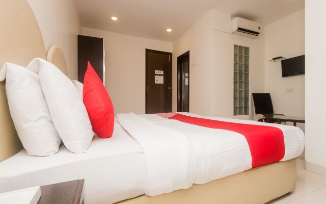 Oyo 16001 Hotel Gk Residency