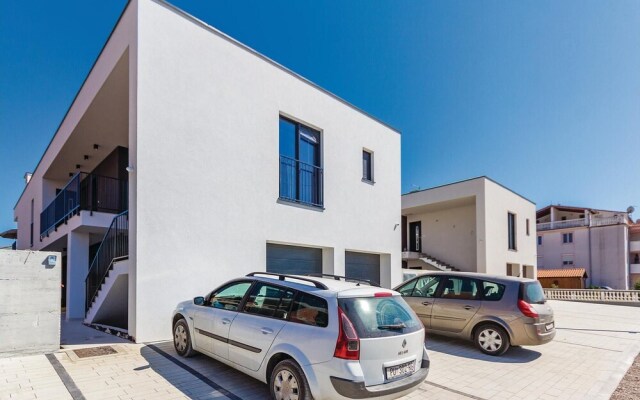 Nice Home in Medulin With Wifi and 2 Bedrooms