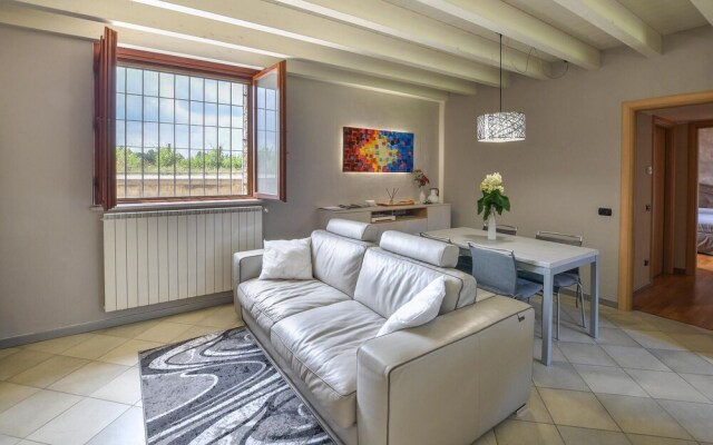 Stunning Apartment in Pozzolengo With Outdoor Swimming Pool, Wifi and 2 Bedrooms