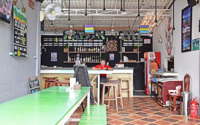 Mad Monkey Hostel Kampot