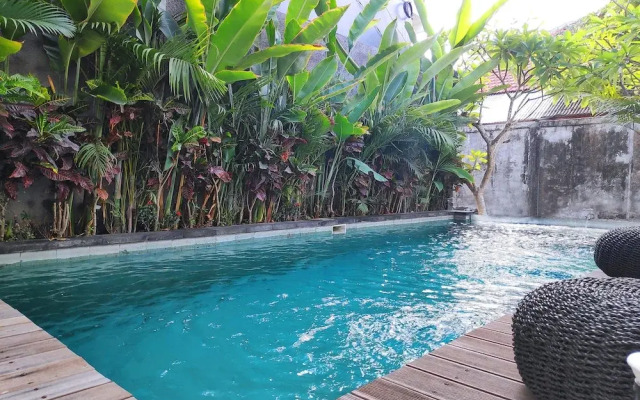 Oyo 2135 Escotel Jalak Guest House
