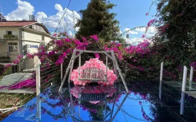Sanyueshe Theme Inn