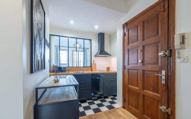 Pretty 2 rooms in the city center