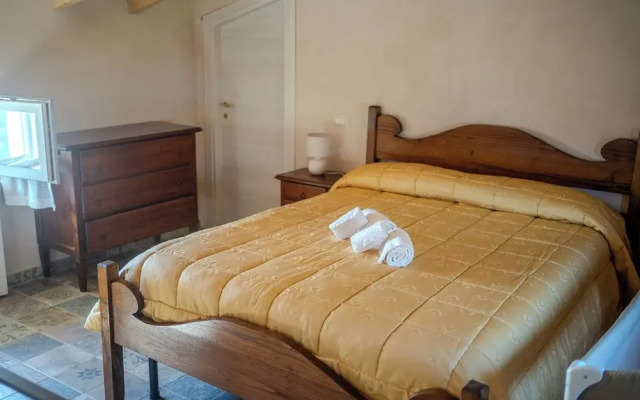 Casale nel Verde con Piscina e Vista